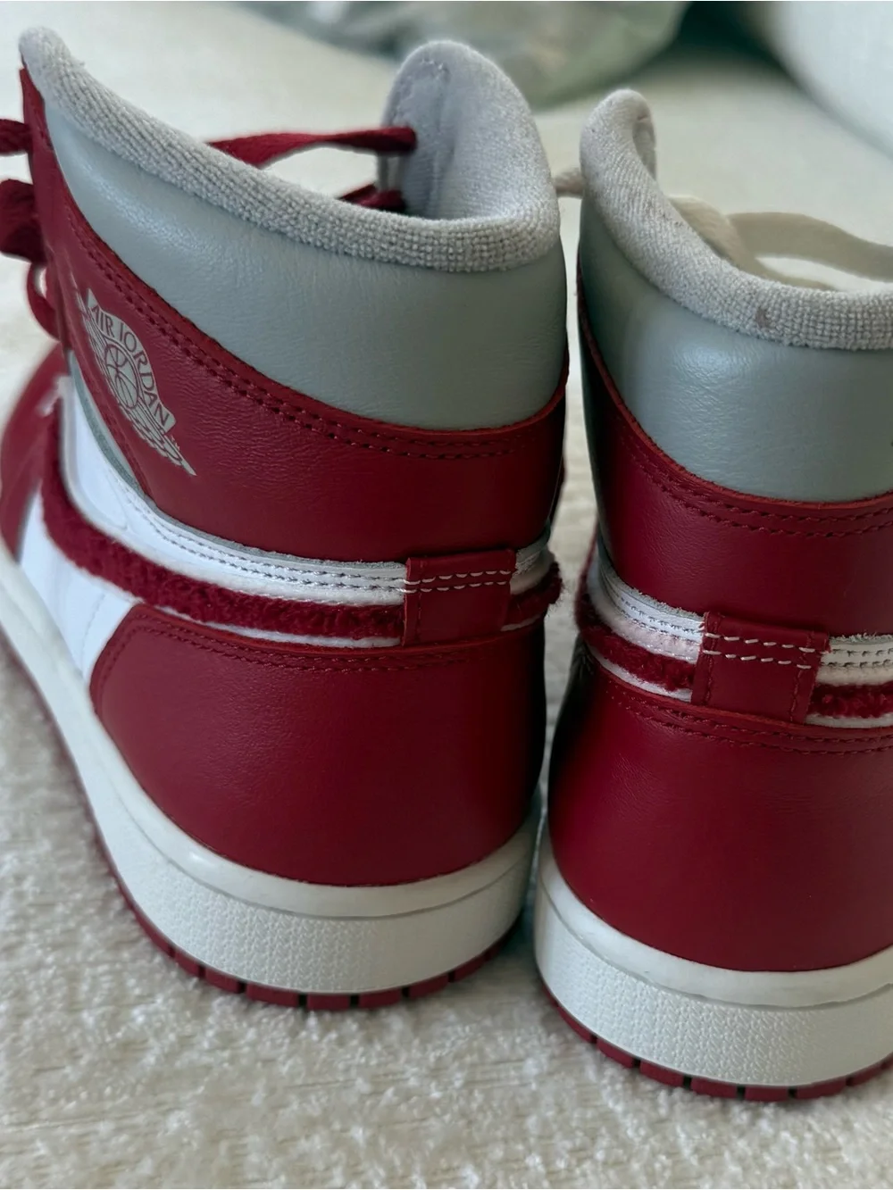 Jordan 1 Retro High OG Nike High-Top Sneaker - Red/White/Grey